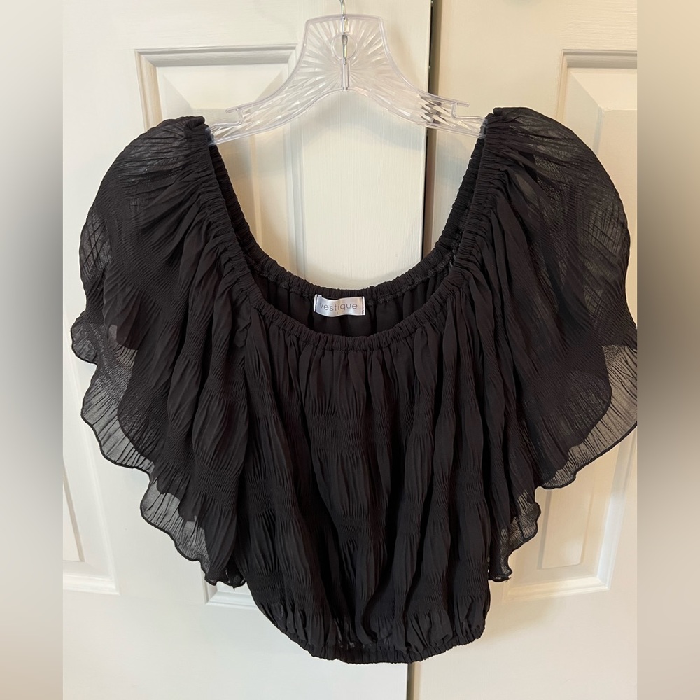 Vestique black ruffled crop top off / on the shoulder. Size L. Stretchy material